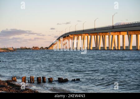 Die Ponquogue-Brücke befindet sich in hampton Bays Long Island ny Stockfoto