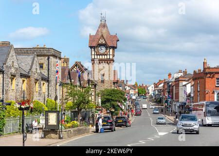 Der Uhrenturm von der High Street, Ledbury, Herefordshire, England, Großbritannien Stockfoto