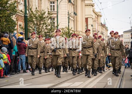 Militärparade am polnischen Unabhängigkeitstag. Krakau, Polen - 11. November 2022. Stockfoto