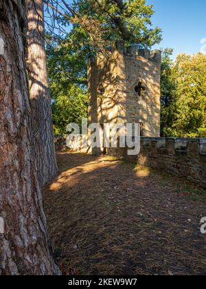 Stainborough Castle Turret, eine Torheit in den Wentworth Castle Gardens. Barnsley, Großbritannien Stockfoto