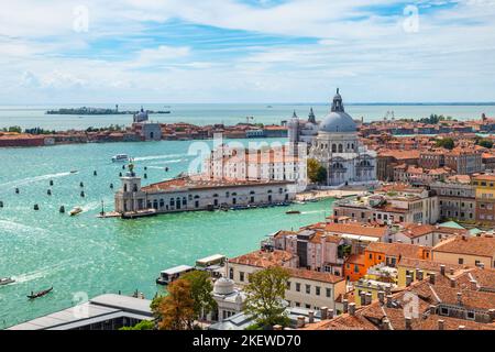 Venedig Italien Panorama-Stadtbild mit der Kirche Santa Maria della Salute. Stockfoto