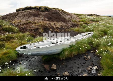 Teil eines abgestürzten Flugzeugs an einem Flugzeugwrack in Riggs Moor, Yorkshire Dales National Park. (Wahrscheinlich RAF Vickers Wellington Bomber Mk.IC DV718) Stockfoto