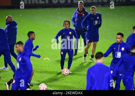 Zeist, Niederlande. 14/11/2022, ZEIST - Xavi Simons aus Holland während einer Trainingseinheit der niederländischen Nationalmannschaft auf dem KNVB Campus am 14. November 2022 in Zeist, Niederlande. Die niederländische Nationalmannschaft bereitet sich auf die Weltmeisterschaft in Katar vor. ANP OLAF KRAAK Stockfoto