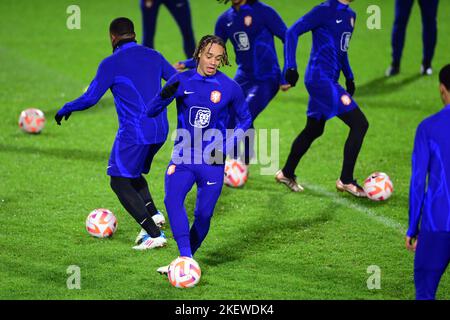 Zeist, Niederlande. 14/11/2022, ZEIST - Xavi Simons aus Holland während einer Trainingseinheit der niederländischen Nationalmannschaft auf dem KNVB Campus am 14. November 2022 in Zeist, Niederlande. Die niederländische Nationalmannschaft bereitet sich auf die Weltmeisterschaft in Katar vor. ANP OLAF KRAAK Stockfoto