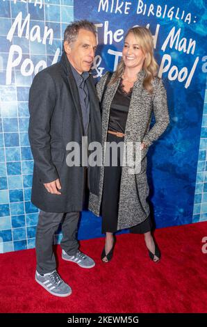 Ben Stiller und Christine Taylor besuchen am 13. November 2022 die Eröffnungsnacht „The Old man & the Pool“ im Vivian Beaumont Theater im Lincoln Center, New York Stockfoto