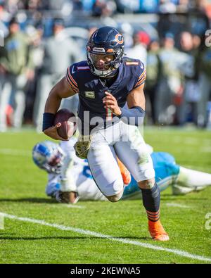 Chicago, IL, USA. 13.. November 2022. Chicago bears Quarterback #1 Justin Fields in Aktion während eines Spiels gegen die Detroit Lions in Chicago, IL. Mike Wulf/CSM/Alamy Live News Stockfoto