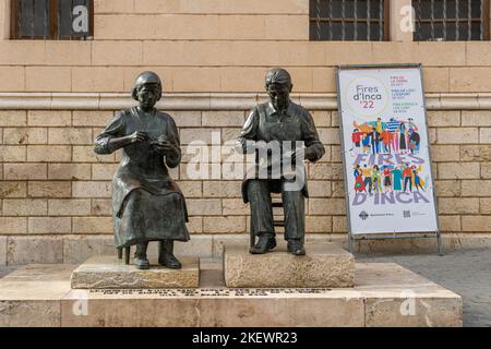 Inca , Spanien; oktober 22 2022: Bronzeskulptur als Hommage an alle Schuhmacher der mallorquinischen Stadt Inca, Spanien Stockfoto