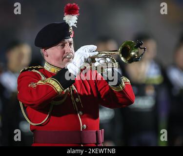 York, Großbritannien. 14.. November 2022. Ein Bugler spielt vor dem Halbfinalspiel der Rugby League der Frauen England Women gegen Neuseeland Women im LNER Community Stadium, York, Großbritannien, 14.. November 2022 (Foto von Mark Cosgrove/News Images) in York, Großbritannien am 11/14/2022. (Foto von Mark Cosgrove/News Images/Sipa USA) Quelle: SIPA USA/Alamy Live News Stockfoto