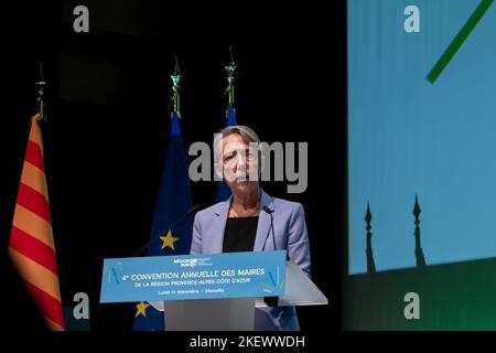 Marseille, Frankreich. 14.. November 2022. Elisabeth Borne spricht während des Treffens. Die französische Premierministerin Elisabeth Borne wird zum Treffen der Bürgermeister der Region PACA 4. eingeladen. Sie unterzeichnete ein Entwicklungsprotokoll zwischen dem Staat und der Region, das als Pilotregion für die neue ökologische Übergangspolitik benannt wurde. Kredit: SOPA Images Limited/Alamy Live Nachrichten Stockfoto