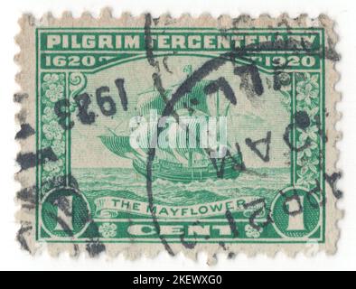 USA - 1920. Dezember 21: Eine grüne Briefmarke mit 1 Cent, die das Segelschiff 'Mayflower' im Ozean zeigt. Ausgabe Des Pilgerjahrs. 200. Jahrestag der Landung der Pilger in Plymouth, Massachusetts. Mayflower war ein englisches Schiff, das 1620 eine Gruppe englischer Familien, die heute als Pilger bekannt sind, von England in die Neue Welt transportierte. Nach 10 anstrengenden Wochen auf See erreichte Mayflower mit 102 Passagieren und einer Besatzung von etwa 30 Personen am 21. November Amerika und ließ sich nahe der Spitze von Cape Cod, Massachusetts, vor Anker gehen. Erntedankfest Stockfoto