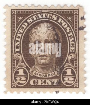 USA - 1925: Eine ½ Cent olivbraune Briefmarke, die das Porträt von Nathan Hale zeigt. Amerikanischer Patriot, Soldat und Spion der Kontinentalarmee während des Amerikanischen Revolutionskrieges, die Abbildung ist von einer Statue von Bela Lyon Pratt. Er meldete sich freiwillig für eine Geheimdienstmission in New York City an, wurde aber von den Briten gefangen genommen und hingerichtet. Hale gilt als amerikanischer Held und wurde 1985 offiziell zum Staatshelden von Connecticut ernannt Stockfoto