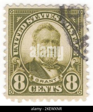 USA - 1923: Eine 8 Cent olivgrüne Briefmarke, die das Porträt von Ulysses S. Grant (geb. Hiram Ulysses Grant) zeigt, einem amerikanischen Militäroffizier und Politiker, der von 1869 bis 1877 als Präsident der Vereinigten Staaten von 18. diente. Als kommandierender General führte er 1865 die Union Army zum Sieg im amerikanischen Bürgerkrieg und diente danach kurz als Kriegsminister. Später, als Präsident, war Grant ein effektiver Bürgerrechtler, der den Gesetzentwurf unterzeichnete, der das Justizministerium gründete und mit radikalen Republikanern zusammenarbeitete, um Afroamerikaner während des Wiederaufbaus zu schützen Stockfoto