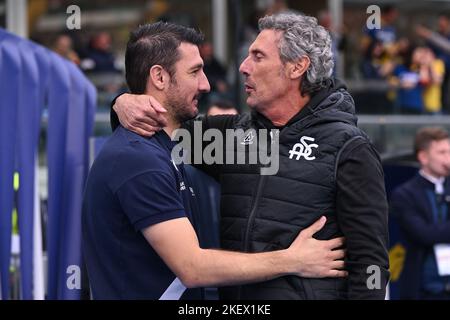 Verona, Italia, 13/11/2022, Cheftrainer Spezia Luca Gotti und Cheftrainer Hellas Verona Salvatore Bocchetti während der Serie Ein Spiel zwischen Hellas Verona und Spezia im Bentegodi Stadium in Verona, Italia Soccer (Cristiano Mazzi/SPP) Credit: SPP Sport Press Photo. /Alamy Live News Stockfoto