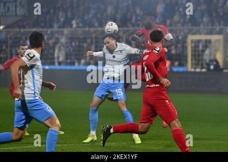 München GRUENWALDERSTADION. 14.. November 2022. Phillipp STEINHART (TSV München 1860), Action, Duelle gegen Daniel HEBER (Essen) Fußball 3. Liga, Spieltag 17. TSV München 1860 - Rot Weiss Essen 1-1 am 14.. November 2022 im Münchner GRUENWALDER STADION. DIE DFL-VORSCHRIFTEN VERBIETEN DIE VERWENDUNG VON FOTOS ALS BILDSEQUENZEN UND/ODER QUASI-VIDEO. ? Kredit: dpa/Alamy Live Nachrichten Stockfoto