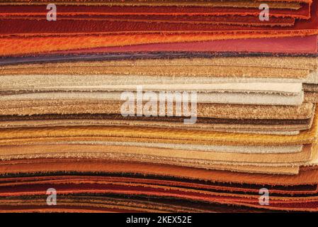 Haufen von bunten bunten bunten Ledermustern. Palette Sammlung Nahaufnahme, Textur, Hintergrund Stockfoto