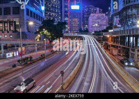 Die Straßen Hongkongs in der Nacht Stockfoto