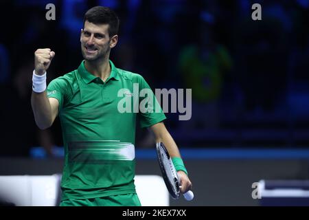 Turin, Italien, 14/11/2022, Novak Djokovic aus Serbien feiert am zweiten Tag des Nitto ATP World Tour Finals im Pala Alpitour am 14. November 2022 in Turin, Italien, das Einzelspiel der Round Robin Red Group zwischen Novak Djokovic aus Serbien und Stefanos Tsitsipas aus Griechenland Stockfoto