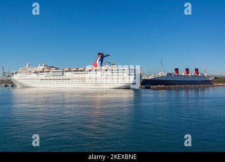 Kalifornien, Long Beach, Queen Mary, schwimmendes Hotel, Karneval-Kreuzfahrt-Schiff Stockfoto