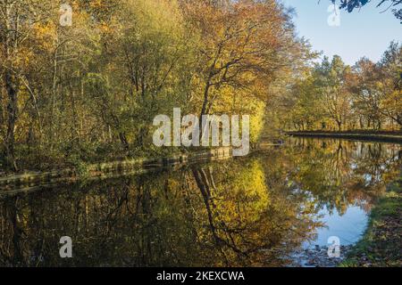 Der Leeds Liverpool Canal führt durch das Herz von Greenheart. Der Leeds & Liverpool Canal ist mit 127 Meilen Länge der längste Single-Kanal in Britai Stockfoto