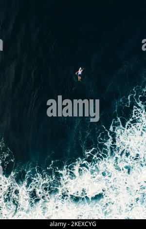 Luftaufnahme des Surfers, Bali, Indonesien Stockfoto
