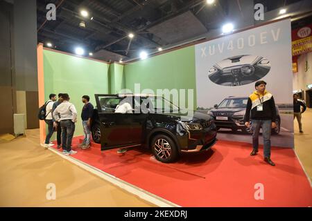 Neu-Delhi, Indien. 14.. November 2022. NEU DELHI, INDIEN - 14. NOVEMBER: Mahindra XUV 400 EV wurde auf der 41. International Trade Fair 2022 auf der Pragati Maiden am 14. November 2022 in Neu Delhi, Indien, ausgestellt. (Foto: Sonu Mehta/Hindustan Times/Sipa USA) Quelle: SIPA USA/Alamy Live News Stockfoto