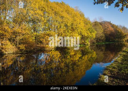 Der Leeds Liverpool Canal führt durch das Herz von Greenheart. Der Leeds & Liverpool Canal ist mit 127 Meilen Länge der längste Single-Kanal in Britai Stockfoto