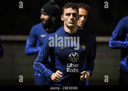 Benjamin PAVARD aus Frankreich während des Trainings der französischen Mannschaft, Vorbereitung der Weltmeisterschaft 2022 in Katar, am 14. November 2022 im Centre National du Football in Clairefontaine-en-Yvelines, Frankreich - Foto: Matthieu Mirville/DPPI/LiveMedia Stockfoto