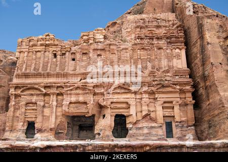 Beschädigte korinthische Königsgrab Petra Jordan Stockfoto