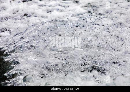 Motorboot erzeugt grafische Wassertropfen; Valdez Arm; Prince William Sound; Alaska; USA Stockfoto