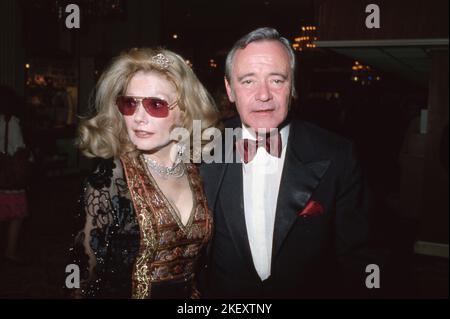 Jack Lemmon und seine Frau Felicia Farr um die 1980er Jahre Credit: Ralph Dominguez/MediaPunch Stockfoto