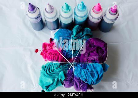 T-Shirt wird Krawatte gefärbt Krawatte sterben Handwerk Muster Stockfoto