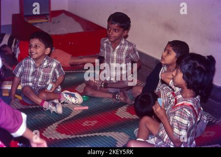 Spastische Kinder in der Schule in Bombay Stockfoto