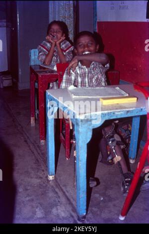 Spastische Kinder in der Schule in Bombay, Indien Stockfoto