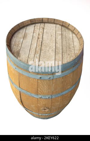 Altes schäbiges Bierfass aus Holz mit grauen Metallringen isoliert auf weißem Hintergrund. Seiten- und Draufsicht Stockfoto
