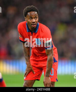 26 Sep 2022 - England gegen Deutschland - UEFA Nations League - League A - Gruppe 3 - Wembley Stadium der englische Raheem Sterling während des Spiels der UEFA Nations League gegen Deutschland. Picture : Mark Pain / Alamy Live News Stockfoto