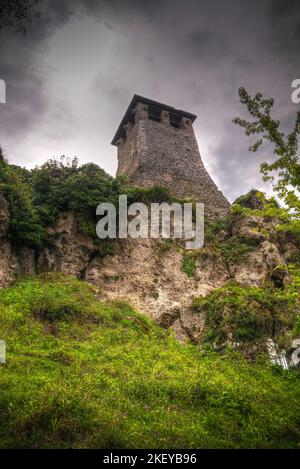 Landschaft mit Ruine der Burg Kruja in Albanien Stockfoto