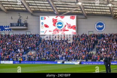 Zwei Minuten schweigen zur Erinnerung vor dem Spiel der Premier League zwischen Brighton & Hove Albion und Aston Villa im American Express Community Stadium, Brighton, UK - 13. November 2022 Foto Simon Dack / Telefoto Images. Nur redaktionelle Verwendung. Kein Merchandising. Für Football Images gelten Einschränkungen für FA und Premier League, inc. Keine Internet-/Mobilnutzung ohne FAPL-Lizenz. Weitere Informationen erhalten Sie bei Football Dataco Stockfoto