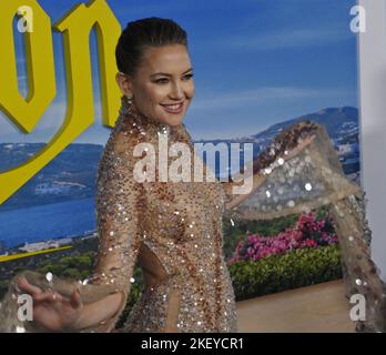 Los Angeles, Usa. 14.. November 2022. Cast Member Kate Hudson nimmt am Montag, den 14. November 2022, an der Premiere des Film-Comedy-Krimis „Glass Onion: A Knives of Mystery“ im Academy Museum of Motion Picturs in Los Angeles Teil. Storyline: Tech-Milliardär Miles Bron lädt seine Freunde zu einem Kurzurlaub auf seiner privaten griechischen Insel ein. Wenn jemand tot auftaucht, wird Detective Benoit Blanc auf den Fall gesetzt. Foto von Jim Ruymen/UPI Credit: UPI/Alamy Live News Stockfoto