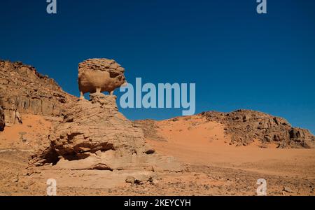 Abstrakte Felsformation aka Schwein oder Igel, Tamezguida, Tassili nAjjer Nationalpark, Algerien Stockfoto