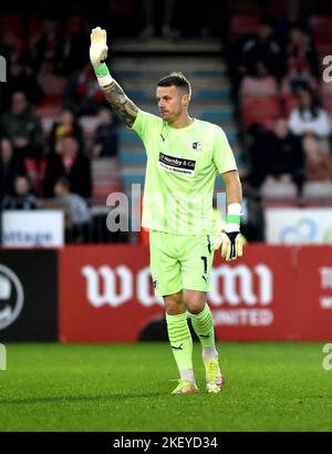 Paul Farman von Barrow während des zweiten Spiels der EFL League zwischen Crawley Town und AFC Barrow im Broadfield Stadium , Crawley , Großbritannien - 12.. November 2022 nur für redaktionelle Verwendung. Keine Verkaufsförderung. Für Football-Bilder gelten Einschränkungen für FA und Premier League. Keine Nutzung des Internets/Handys ohne FAPL-Lizenz - für Details wenden Sie sich an Football Dataco Stockfoto