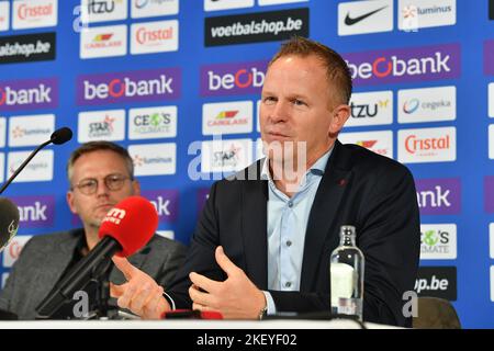 Genk, Belgien, 15/11/2022, Genks Cheftrainer Wouter Vrancken im Bild während einer Pressekonferenz des belgischen Fußballteams KRC Genk, Dienstag, 15. November 2022 in Genk, um die Zukunft der Zusammenarbeit mit dem Cheftrainer zu besprechen. BELGA FOTO JILL DELSAUX Stockfoto