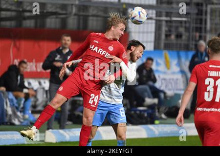 München GRUENWALDERSTADION. 14.. November 2022. Felix GOETZE (Essen), Action, Duelle gegen Tim Rieder (München 1860). Fußball 3. Liga, Spieltag 17. TSV München 1860 - Rot Weiss Essen 1-1 am 14.. November 2022 im GRUENWALDERSTADION München. DIE DFL-VORSCHRIFTEN VERBIETEN DIE VERWENDUNG VON FOTOS ALS BILDSEQUENZEN UND/ODER QUASI-VIDEO. ? Kredit: dpa/Alamy Live Nachrichten Stockfoto