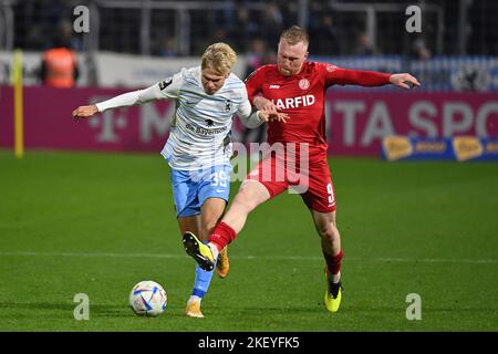 München GRUENWALDERSTADION. 14.. November 2022. Leandro MORGALLA (München 1860), Action, Duelle gegen Ron BERLINSKI (Essen). Fußball 3. Liga, Spieltag 17. TSV München 1860 - Rot Weiss Essen 1-1 am 14.. November 2022 im GRUENWALDERSTADION München. DIE DFL-VORSCHRIFTEN VERBIETEN DIE VERWENDUNG VON FOTOS ALS BILDSEQUENZEN UND/ODER QUASI-VIDEO. ? Kredit: dpa/Alamy Live Nachrichten Stockfoto
