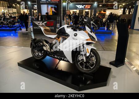 Mailand, Italien. 14.. November 2022. In den letzten Tagen fand die Rho Fiera EICMA in Mailand statt, die jährliche Veranstaltung für Zweirad-Enthusiasten, bei der viele Persönlichkeiten des Motorsports und viele Hersteller weltweit anwesend waren. (Bild: © Luca Marenda/Pacific Press via ZUMA Press Wire) Stockfoto