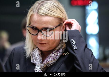 Brüssel, Region Brüssel-Hauptstadt, Belgien. 15.. November 2022. Die tschechische Verteidigungsministerin Jana Cernochova bei einem Europäischen Rat für Auswärtige Angelegenheiten (Verteidigung) am 15. November 2022 am Sitz des Europäischen Rates in Brüssel, Belgien. (Bild: © Valeria Mongelli/ZUMA Press Wire) Stockfoto