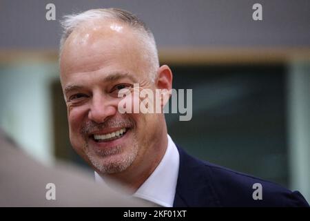 Brüssel, Region Brüssel-Hauptstadt, Belgien. 15.. November 2022. Der ungarische Verteidigungsminister Kristof Szalay-Bobrovniczky während eines Europäischen Rates für Auswärtige Angelegenheiten (Verteidigung) am 15. November 2022 am Sitz des Europäischen Rates in Brüssel, Belgien. (Bild: © Valeria Mongelli/ZUMA Press Wire) Stockfoto