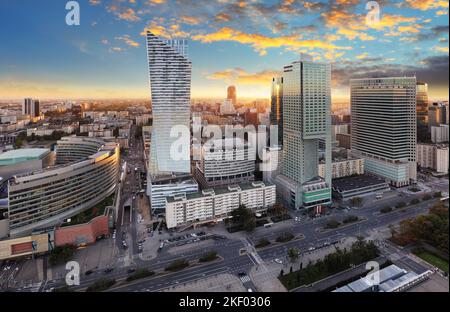 Panorama des Sonnenuntergangs der Stadt Warschau, Polen. Stockfoto