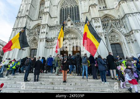 Brüssel, Belgien, 15. November 2022. Die Abbildung zeigt die Messe Te Deum anlässlich des Königsfestes in der Kathedrale St. Michael und St. Gudula (Kathedrale St. Michel et Gudule / Sint-Michiels- en Sint-Goedelekathedral) in Brüssel, Dienstag, den 15. November 2022. BELGA FOTO JAMES ARTHUR GEKIERE Stockfoto