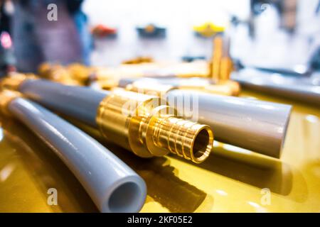 Kupferverbindungssystem für Kunststoffrohre. Stockfoto