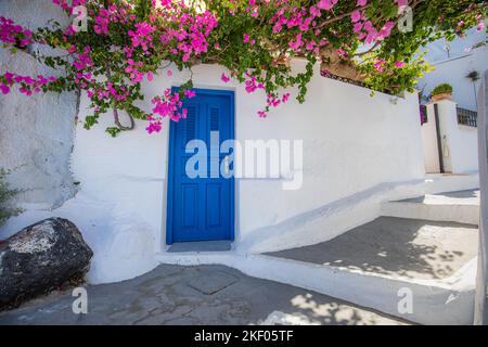 Sommerziel Europa. Reisekonzept, Sonnenuntergang malerische Landschaft der Insel Santorini, Oia, Griechenland. Caldera Blick, bunte Wolken, Traum Stockfoto